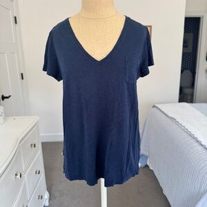 Lilly Pulitzer Navy V-Neck Tee Pocket Size Small